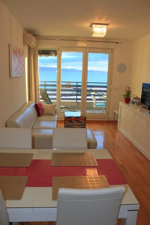Luxury Beach Front Apt With Seaside View And Free Parking Spalato Esterno foto
